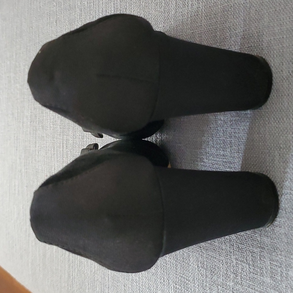 Banana Republic Suede Block Heels, 6 - Picture 8 of 11